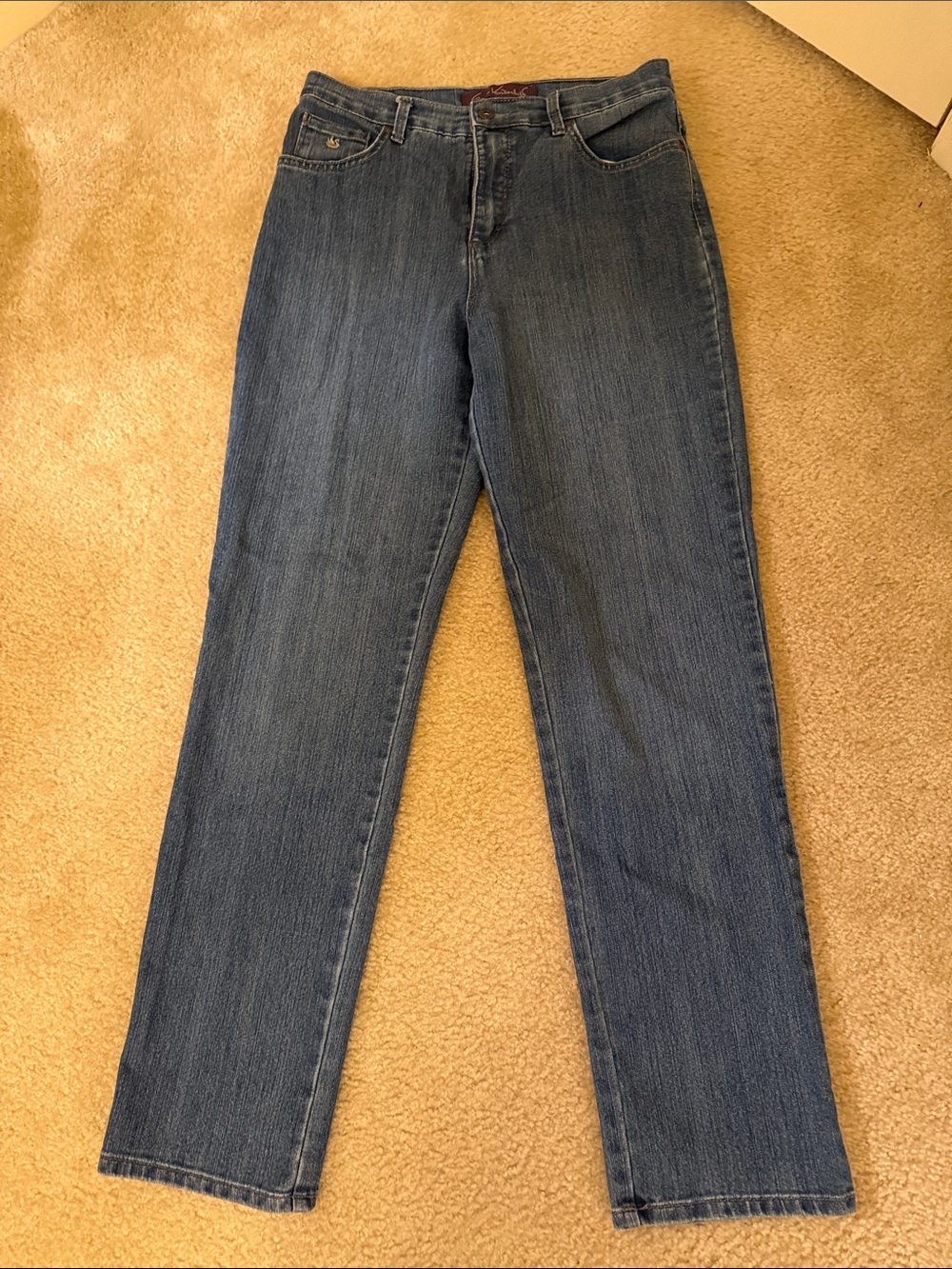 Gloria Vanderbilt Straight-Leg Jeans in Medium Blue Wash
